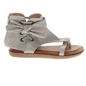 Women’s Banana Blue Solid Gray Sandals Size 8